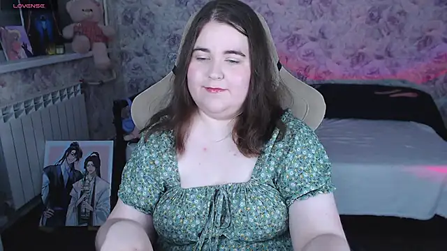 Estelle Hicks online show from 28, 7, 2026