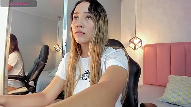 SUNNYCYRUS online show from 29, 4, 2026