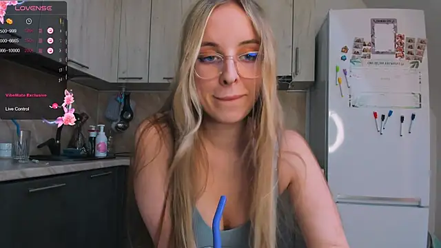 Snapshot of violet_blue_eyes chatting on 16, 2, 2025 violet blue eyes online show from 16, 2, 2025