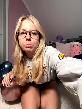 Livewithlucy online show from 18, 9, 2025