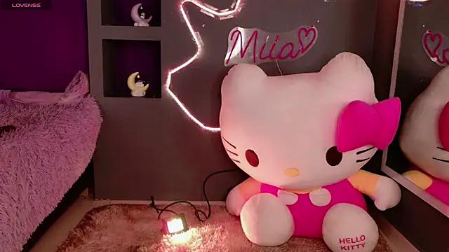 Snapshot of miia__baker chatting on 8, 7, 2026 miia baker online show from 8, 7, 2026