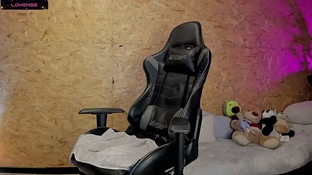 Biancastrongg online show from 22, 2, 2025