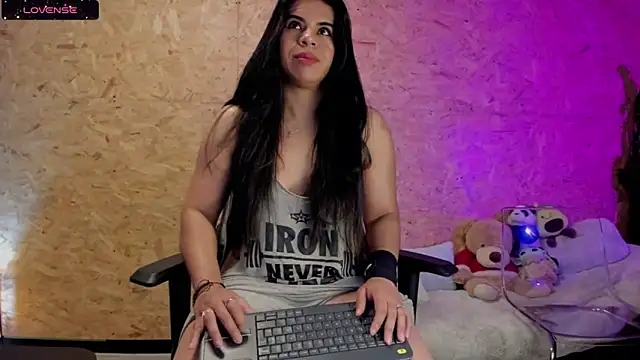 Biancastrongg online show from 4, 3, 2025