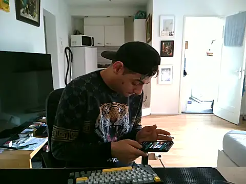 Snapshot of mihaimichael chatting on 5, 7, 2026 mihaimichael online show from 5, 7, 2026