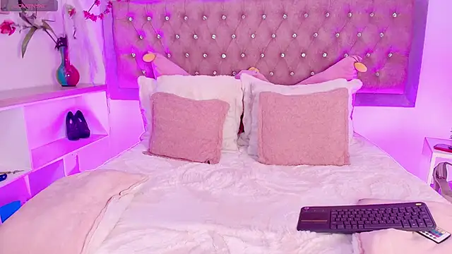 Tayzon Foxxx online show from 5, 12, 2025