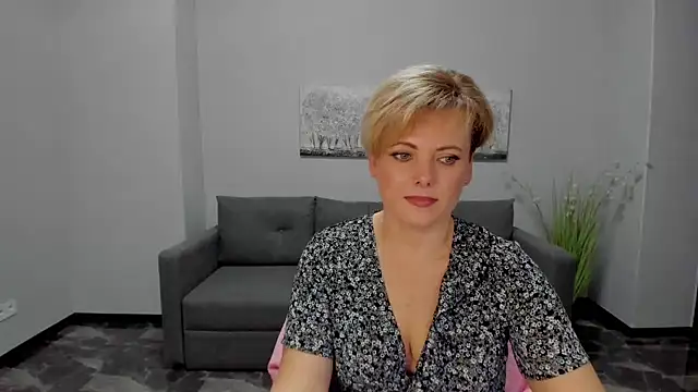 Julia Wilsone online show from 28, 1, 2025