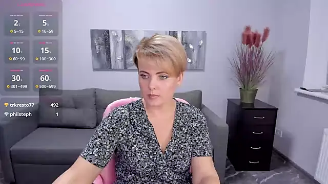 Julia Wilsone online show from 1, 2, 2025