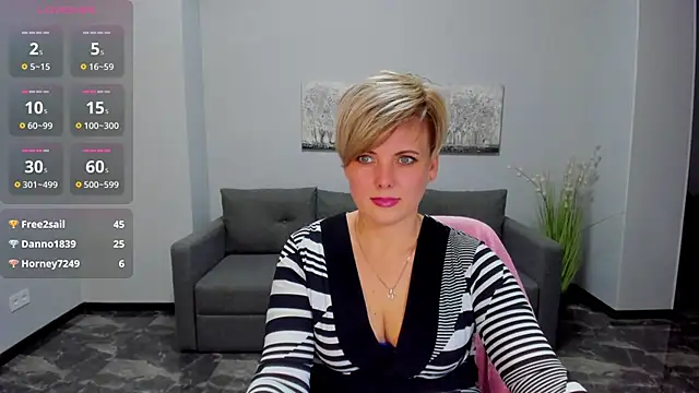 Julia Wilsone online show from 4, 3, 2025