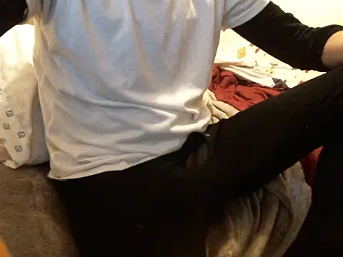 Snapshot of bravo23toro chatting on 13, 12, 2025 bravo23toro online show from 13, 12, 2025