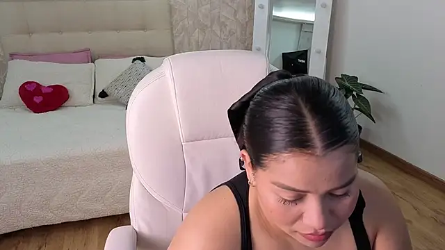 Snapshot of loly_marce chatting on 12, 9, 2025 loly marce online show from 12, 9, 2025