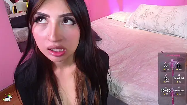 Nicolette ks  online show from 17, 12, 2024