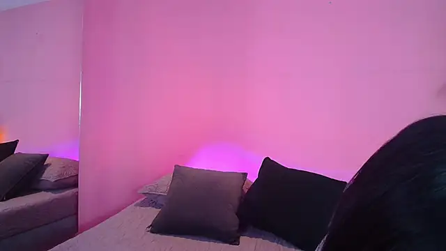 Nicolette ks  online show from 6, 1, 2025