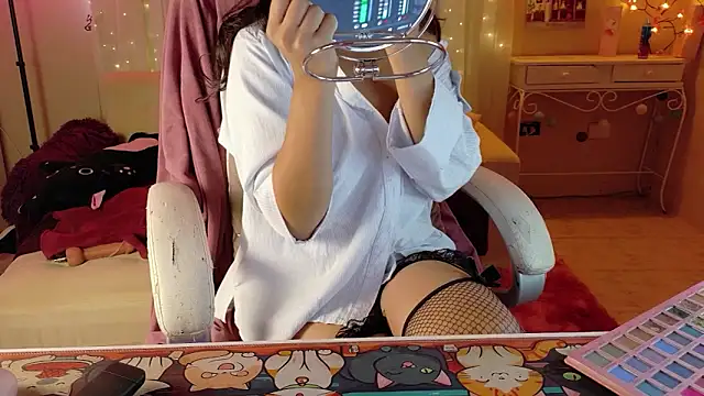 Snapshot of AllisonCatUwU chatting on 11, 4, 2026 AllisonCatUwU online show from 11, 4, 2026