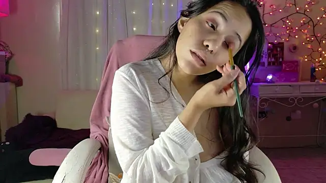 Snapshot of AllisonCatUwU chatting on 18, 4, 2026 AllisonCatUwU online show from 18, 4, 2026