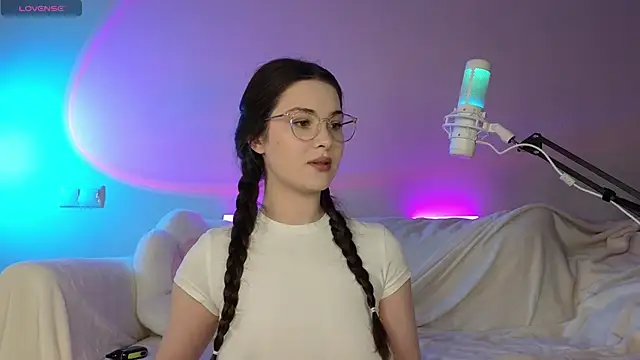 AokiAnna online show from 9, 10, 2025