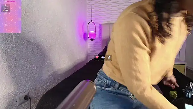 Snapshot of sarah_banks1 chatting on 11, 3, 2025 sarah banks1 online show from 11, 3, 2025