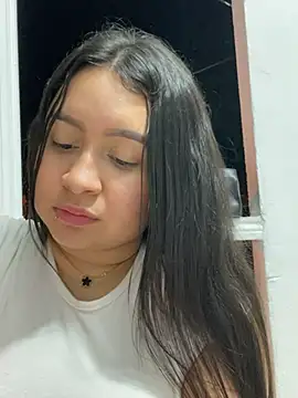 Pretty Isadora online show from 4, 1, 2025