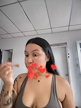 Pretty Isadora online show from 5, 2, 2025