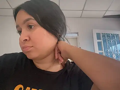 Pretty Isadora online show from 17, 2, 2025