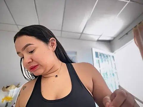 Pretty Isadora online show from 8, 3, 2025