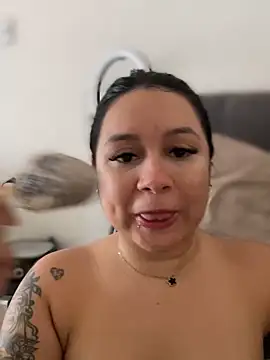 Pretty Isadora online show from 9, 10, 2025