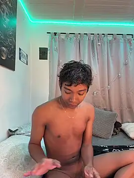Snapshot of alejo_cute chatting on 26, 5, 2026 alejo cute online show from 26, 5, 2026