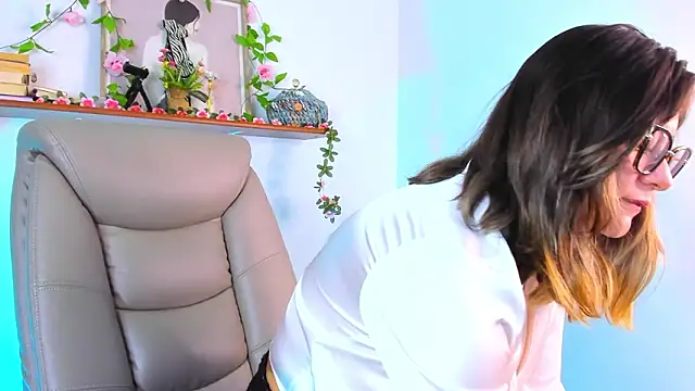 Chanelll Taylorr  online show from 6, 3, 2026