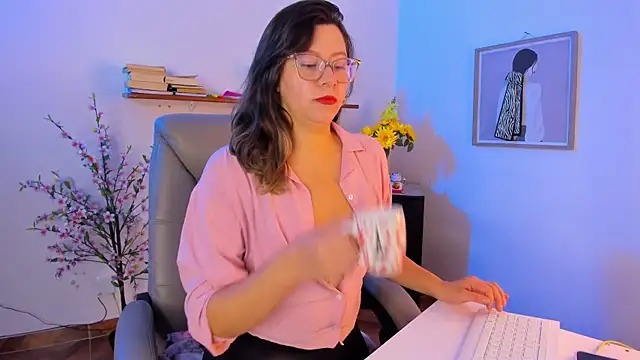Chanelll Taylorr  online show from 24, 7, 2026