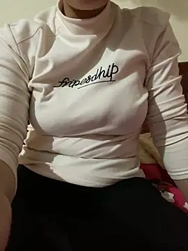 Snapshot of Milk_Mom99 chatting on 19, 12, 2024 Milk Mom99 online show from 19, 12, 2024