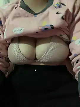 Snapshot of Milk_Mom99 chatting on 28, 2, 2025 Milk Mom99 online show from 28, 2, 2025