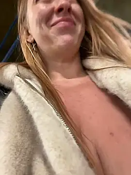 Snapshot of Sweet___Emily chatting on 18, 12, 2024 Sweet   Emily online show from 18, 12, 2024