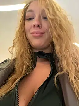 Snapshot of Sweet___Emily chatting on 19, 12, 2024 Sweet   Emily online show from 19, 12, 2024