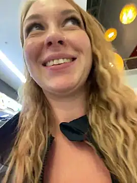 Snapshot of Sweet___Emily chatting on 19, 12, 2024 Sweet   Emily online show from 19, 12, 2024