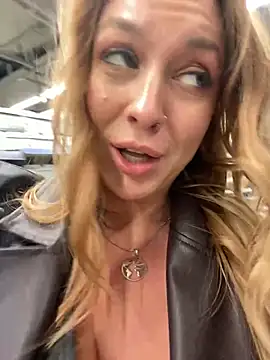 Snapshot of Sweet___Emily chatting on 2, 1, 2025 Sweet   Emily online show from 2, 1, 2025