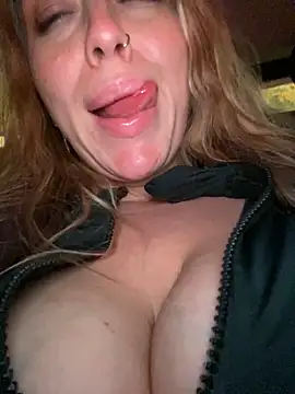 Snapshot of Sweet___Emily chatting on 5, 1, 2025 Sweet   Emily online show from 5, 1, 2025