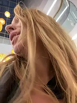 Snapshot of Sweet___Emily chatting on 4, 2, 2025 Sweet   Emily online show from 4, 2, 2025