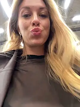 Snapshot of Sweet___Emily chatting on 12, 3, 2025 Sweet   Emily online show from 12, 3, 2025