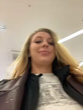 Snapshot of Sweet___Emily chatting on 16, 10, 2025 Sweet   Emily online show from 16, 10, 2025