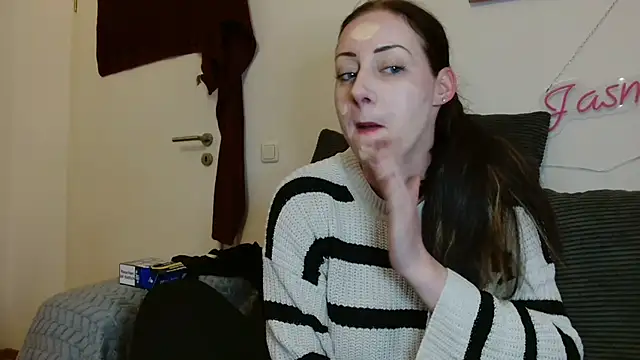 Jasmin-White online show from 29, 4, 2026