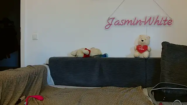 Jasmin-White online show from 8, 7, 2026