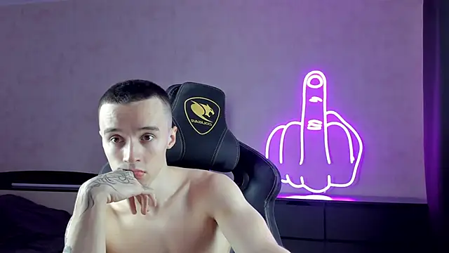 Snapshot of MasonWarholl chatting on 19, 12, 2024 MasonWarholl online show from 19, 12, 2024