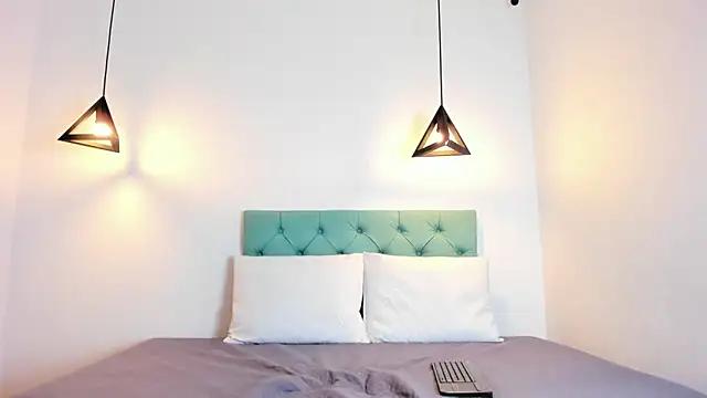 Tinny and Candy online show from 7, 12, 2024