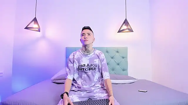 Tinny and Candy online show from 9, 12, 2024