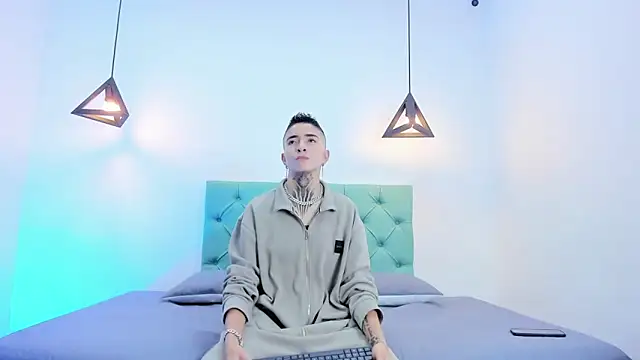 Tinny and Candy online show from 24, 12, 2024