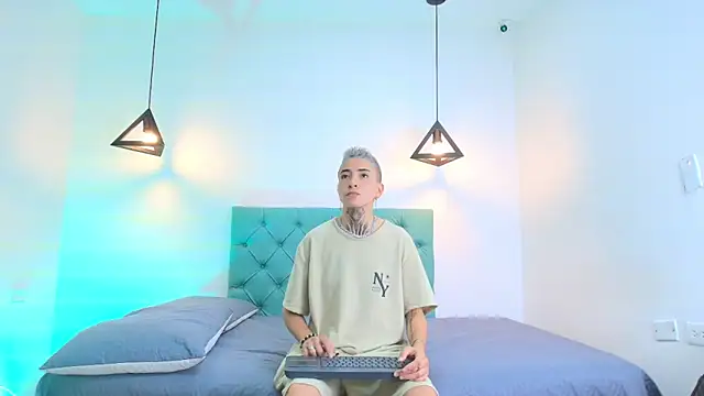 Tinny and Candy online show from 28, 2, 2025