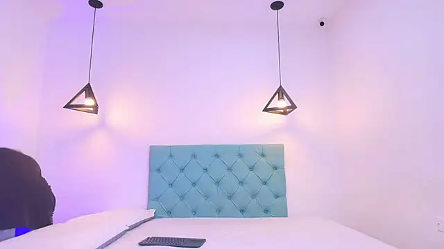 Tinny and Candy online show from 6, 3, 2025