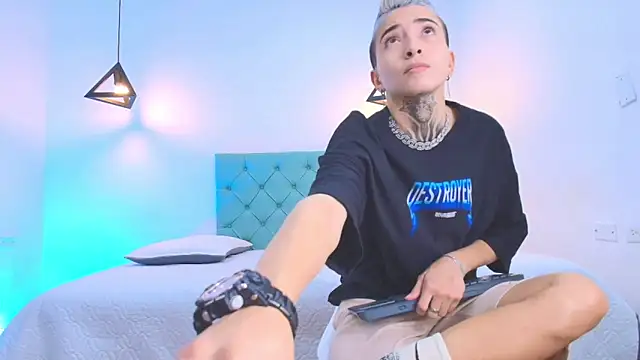 Tinny and Candy online show from 7, 3, 2025