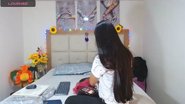 valentina hearts online show from 13, 1, 2025