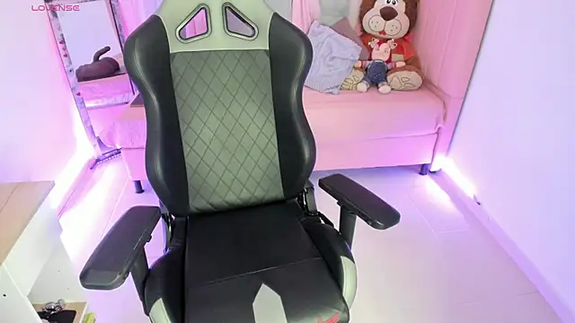 zoesullivan online show from 25, 1, 2025