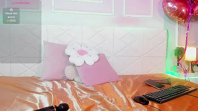 Snapshot of OraLarson chatting on 17, 3, 2025 OraLarson online show from 17, 3, 2025